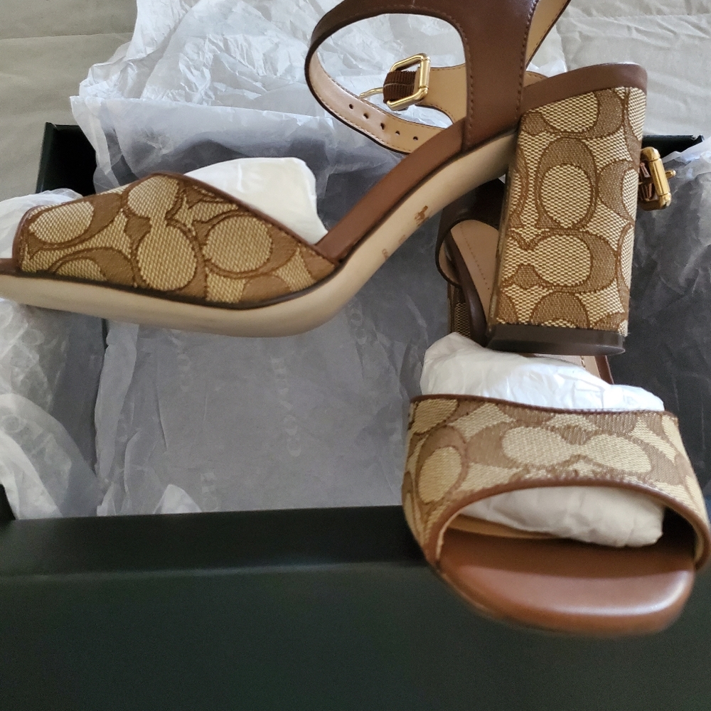 NIB Beautiful Marla Block Heel Sandal In Signature Jacquard~Canvas Leather - Picture 5 of 10